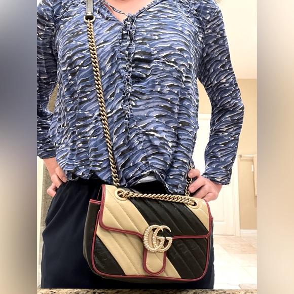 Gucci GG Marmont Matelasse Small
Shoulder Bag Torchon Diagonal striped tan red - Picture 2 of 9